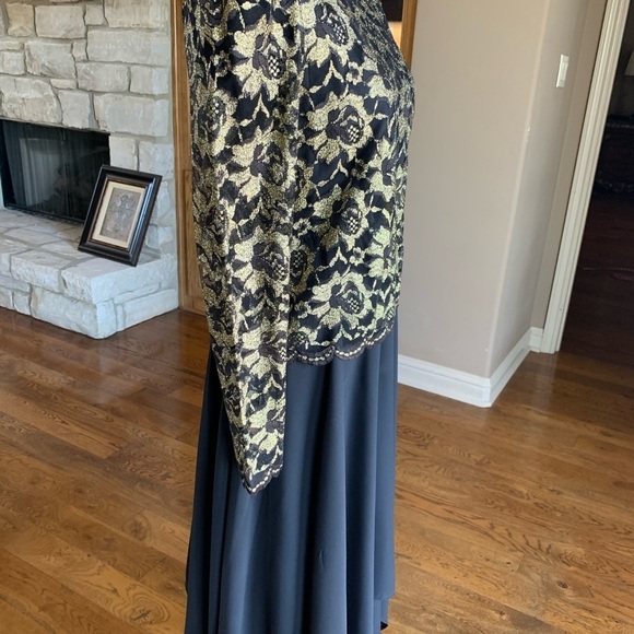 In the Moon Black and Gold Special‎ Event Dress size 8 - Picture 10 of 16